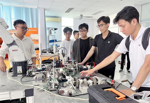 Xây dựng phòng thí nghiệm quang học cơ bản cho sinh viên đại học – nền tảng cho thế hệ kỹ sư tương lai student